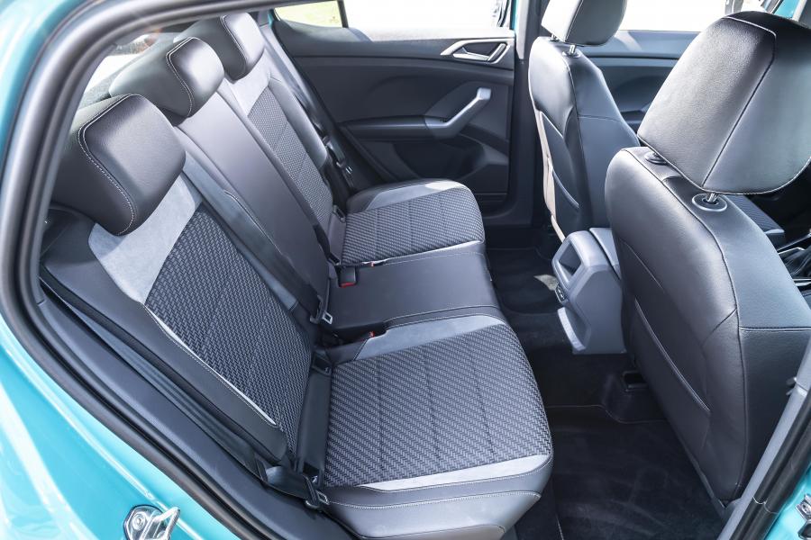 Интерьер Volkswagen T-Cross R-Line 2019 года  (UK) (фото 19 из 19)